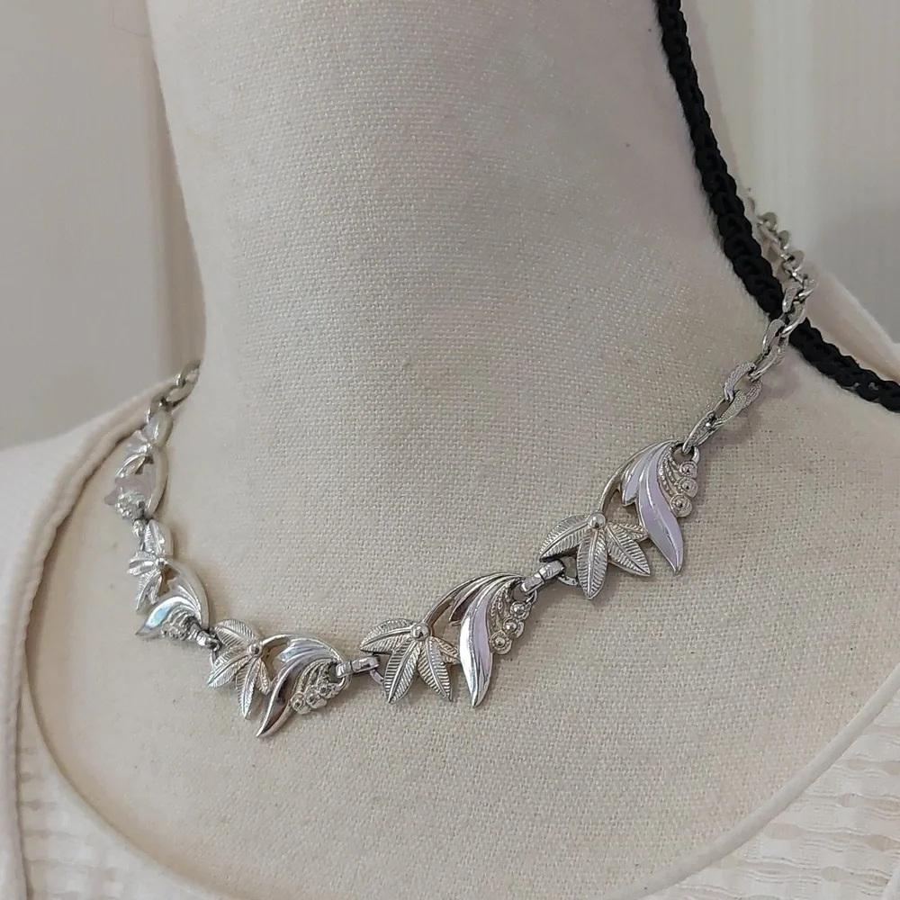 Vintage Signed Germany Multi Texture Silver Tone Leaf Vine Choker Necklace - Picture 4 of 8